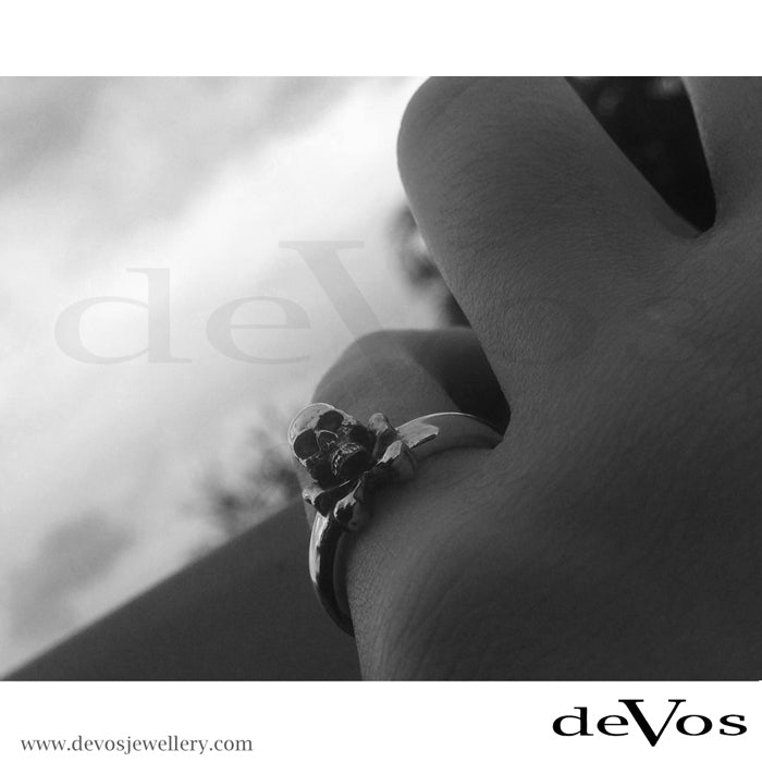"Jolly Roger" Skull and Bones Ring (small)