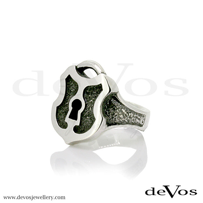 Shield Padlock Ring